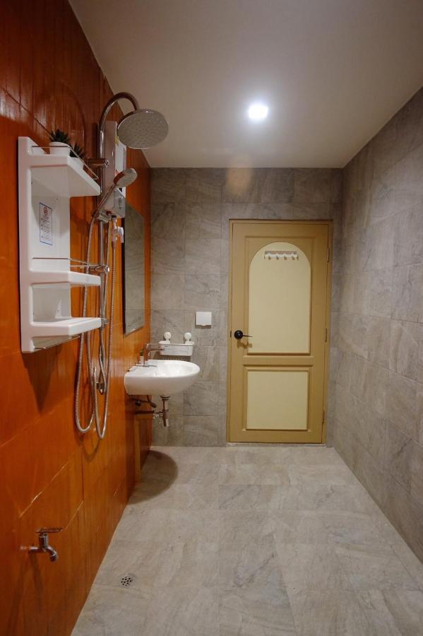 Krung Boutique Hotel Бангкок Экстерьер фото